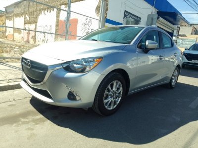 Mazda 2 i touring 